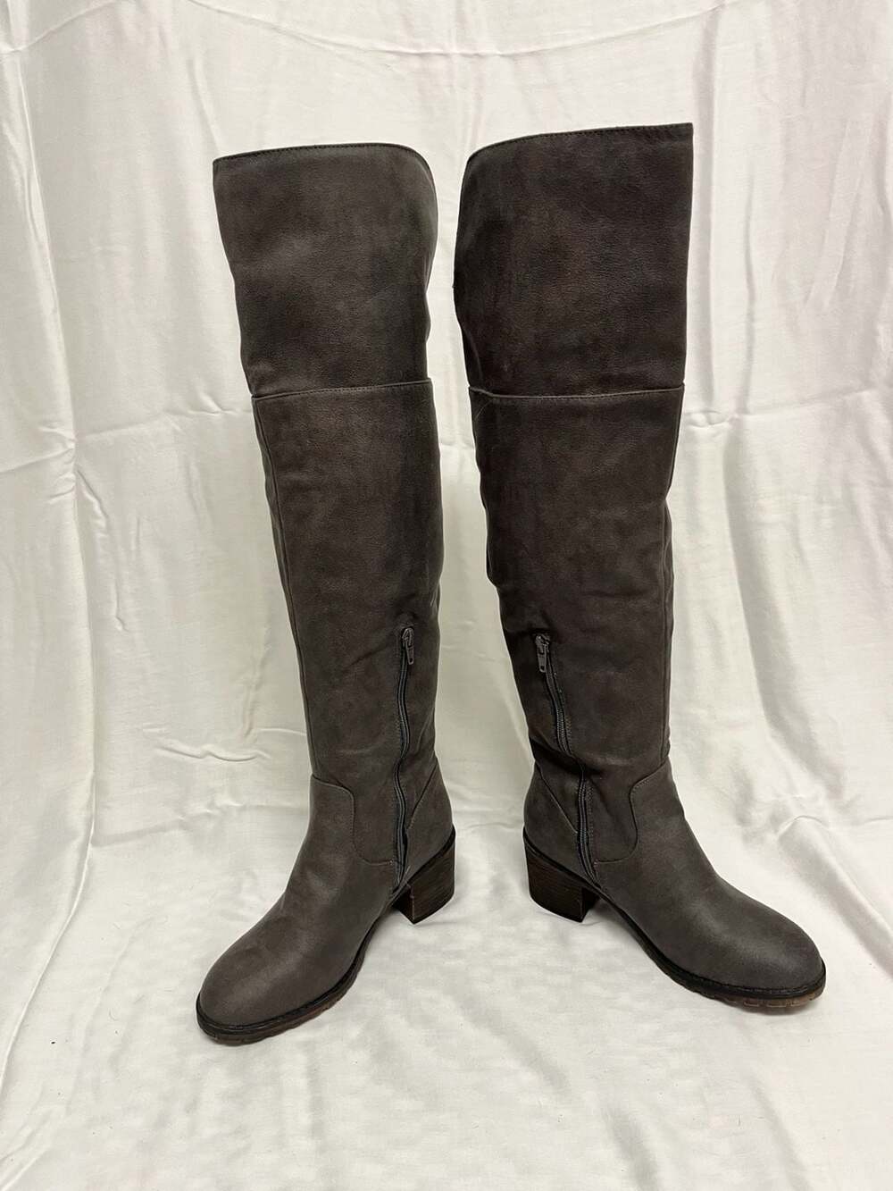 Journee Collection Paulie Faux Suede Over The Knee Block Heel Boots Grey Size 5.